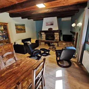 Hébergement de vacances Les Estaou Treillo